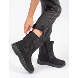 Botas de nieve de mujer con aislamiento negro. 1