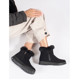 Botas de mujer cómodas, aislantes y con pelo en color negro. 2