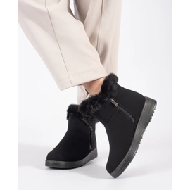 Botas de mujer cómodas, aislantes y con pelo en color negro. 3