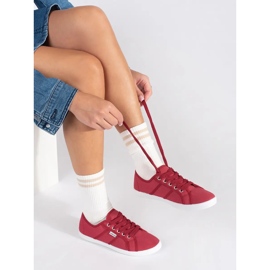 Zapatillas bajas rojas de mujer. rojo 1