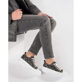 Zapatillas negras en la plataforma con decoraciones negro 2