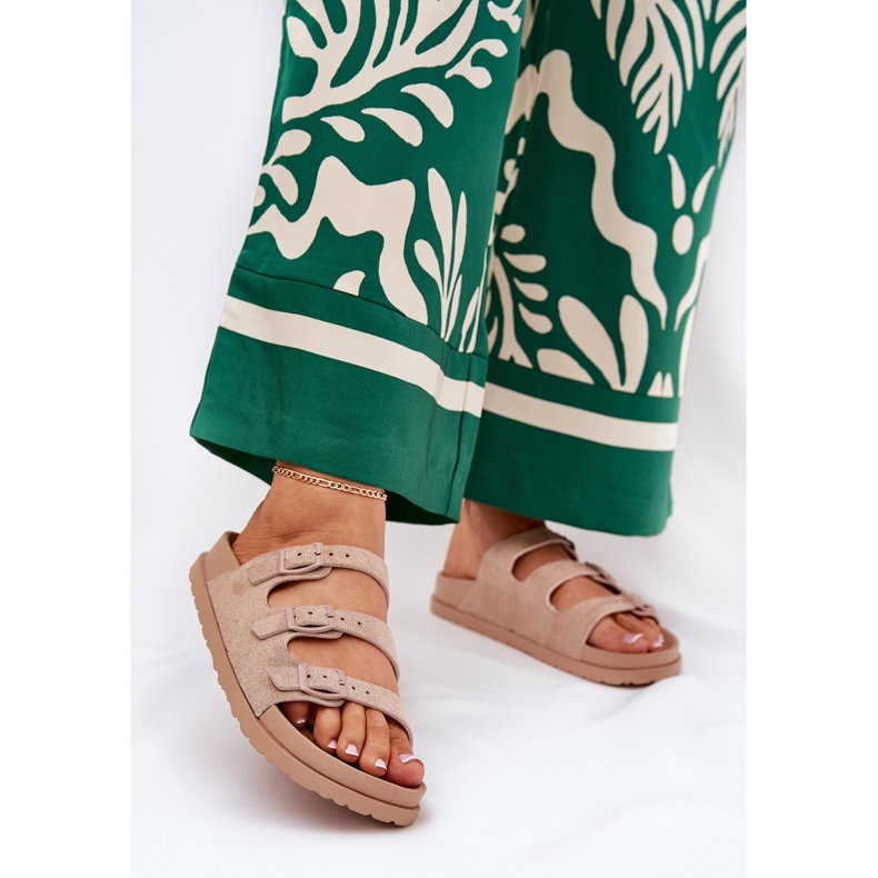 Zapatillas para mujeres con rayas y hebillas beige 2