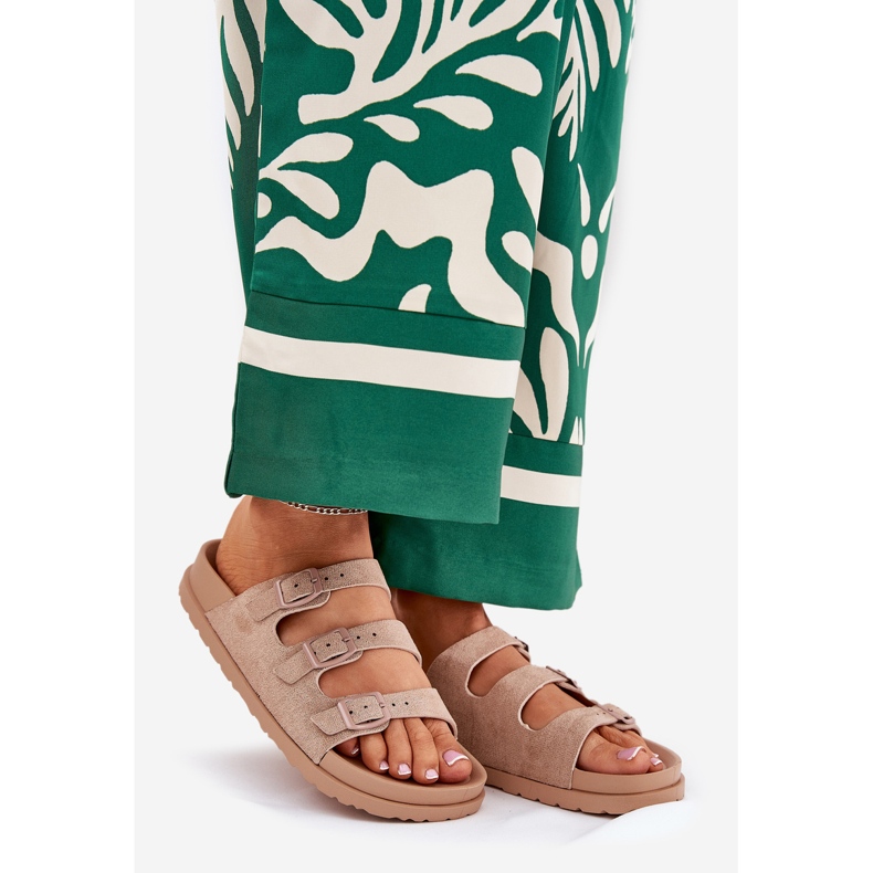 Zapatillas para mujeres con rayas y hebillas beige 1