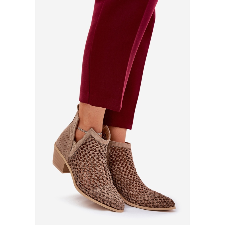 Tacones altos de mujeres abiertas con recortes y trenza de color caqui beige 1