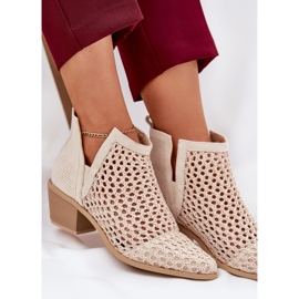 Tacones altos de las mujeres con recortes y trenzas beige brillantes 8