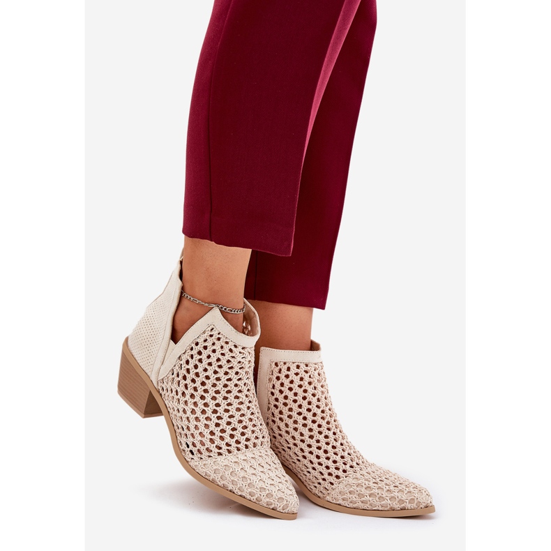 Tacones altos de las mujeres con recortes y trenzas beige brillantes 1