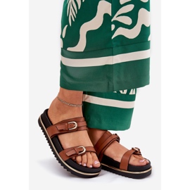 Chanclas suaves para mujeres en la plataforma con rayas y abrazaderas camel marrón 1