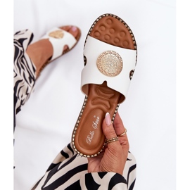 Flip Flip Flip Flip Flip con un detalle blanco decorativo 9