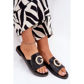 Zapatillas para mujeres de cuero ecológica con un detalle decorativo negro 7
