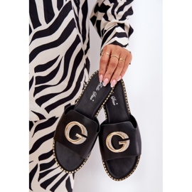 Zapatillas para mujeres de cuero ecológica con un detalle decorativo negro 8