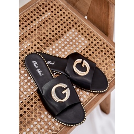 Zapatillas para mujeres de cuero ecológica con un detalle decorativo negro 9