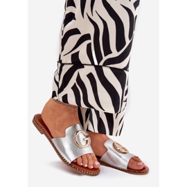 Zapatillas para mujeres de cuero eco con un detalle de plata decorativo gris 1
