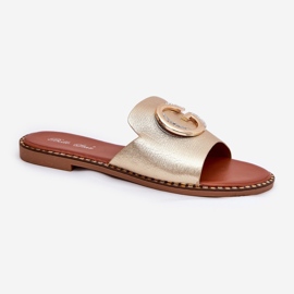Zapatillas para mujeres de cuero ecológica con un detalle de oro decorativo dorado 4