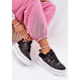 Zapatos deportivos femeninos en la plataforma negro 7