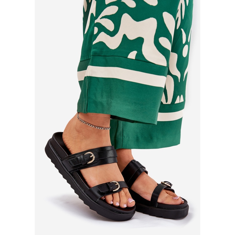 Flip Flip Flip Flip en la plataforma con abrazaderas doradas negras negro 1 Flip Flip Flip Flip en la plataforma con abrazaderas doradas negras negro 1