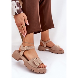 Sandalias para mujeres de ante Eco con una hebilla beige 5