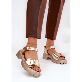 Sandalias para mujeres de cuero ecológica con hebilla dorada dorado 2