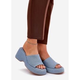 Material de chanclas para mujeres en la plataforma y las cuñas de mezclilla azul 1
