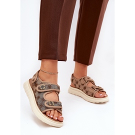 Sandalias de material estampado para mujeres con detalles dorados caqui beige 2