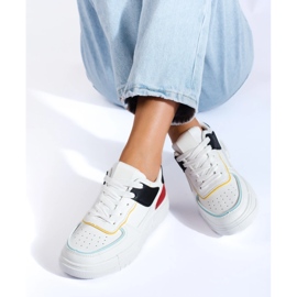 Zapatillas en la plataforma blanco 3