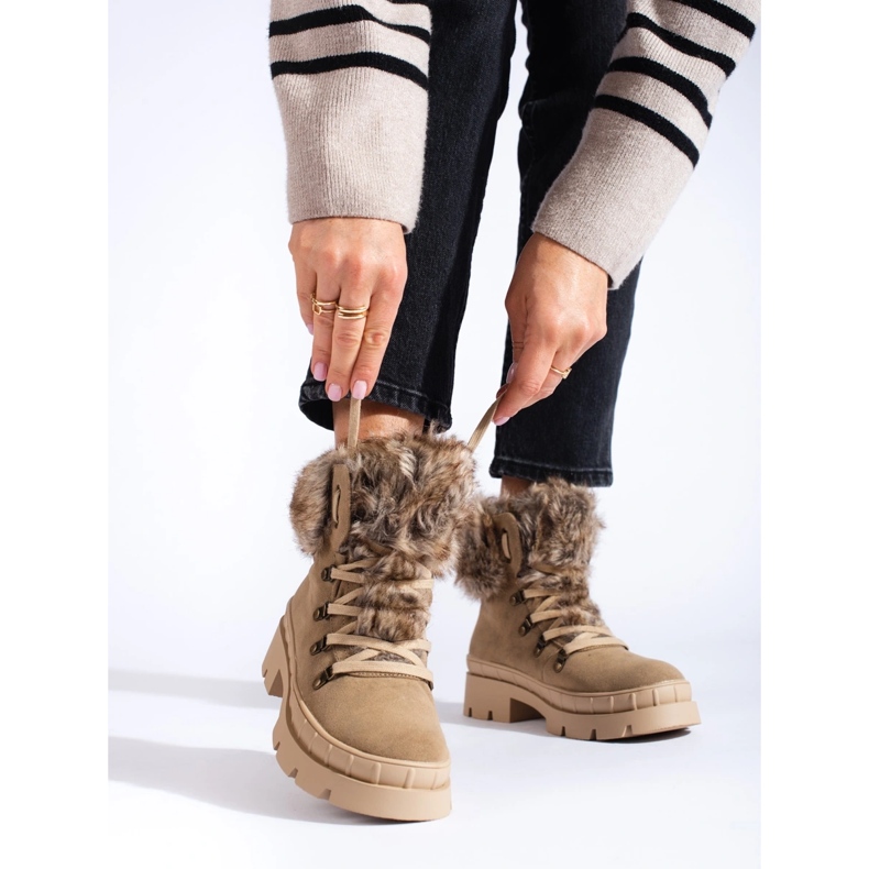 Botas de mujer marrones con pelo. beige 2