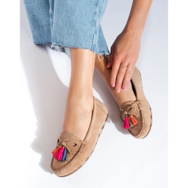 Mocasines boho en ante beige claro con borlas de Shelovet 3