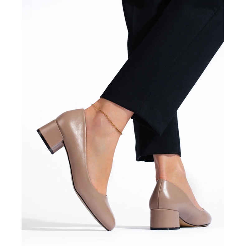 Salón de tacón bajo para mujer, beige oscuro 1