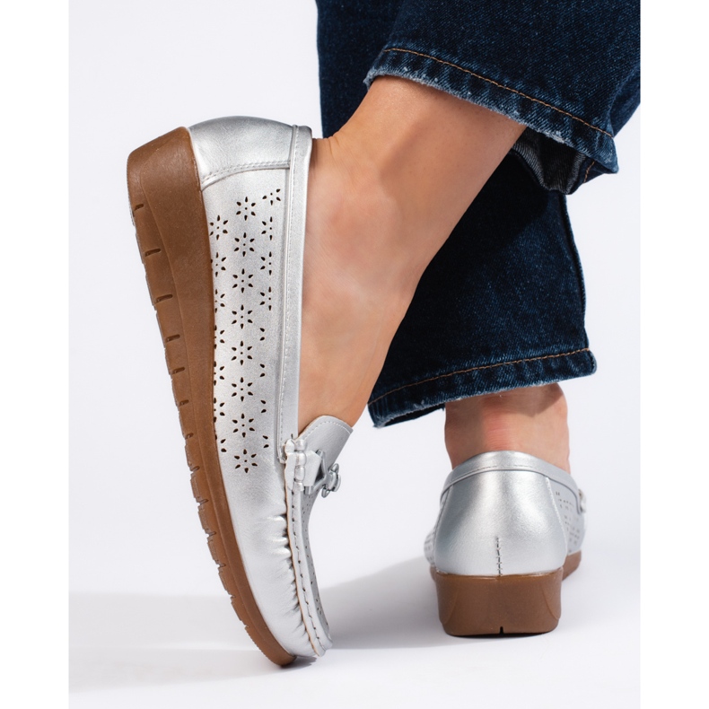 Mocasines de mujer plateados. plata 2