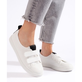 Zapatillas blancas de mujer con velcro. blanco 2 Zapatillas blancas de mujer con velcro. blanco 2
