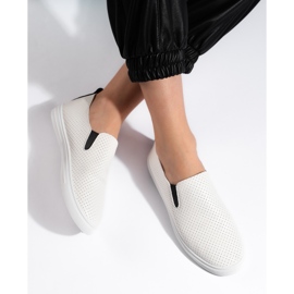 Zapatillas slip-on caladas en blanco y negro 2 Zapatillas slip-on caladas en blanco y negro 2