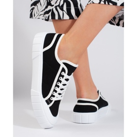 Zapatillas cómodas de mujer en color negro. 2