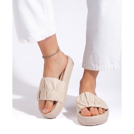Chanclas de mujer con volantes beige claro 2