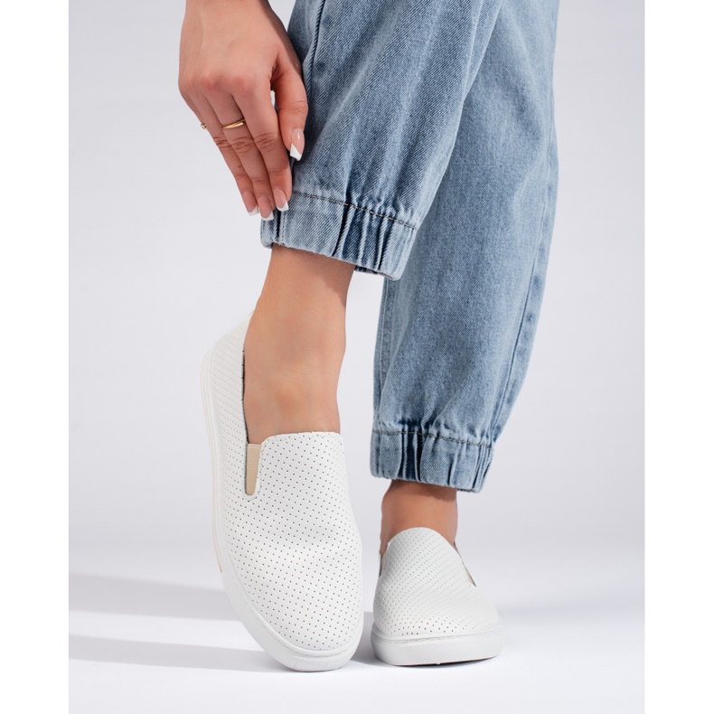 Deportivas mujer caladas blancas beige 2