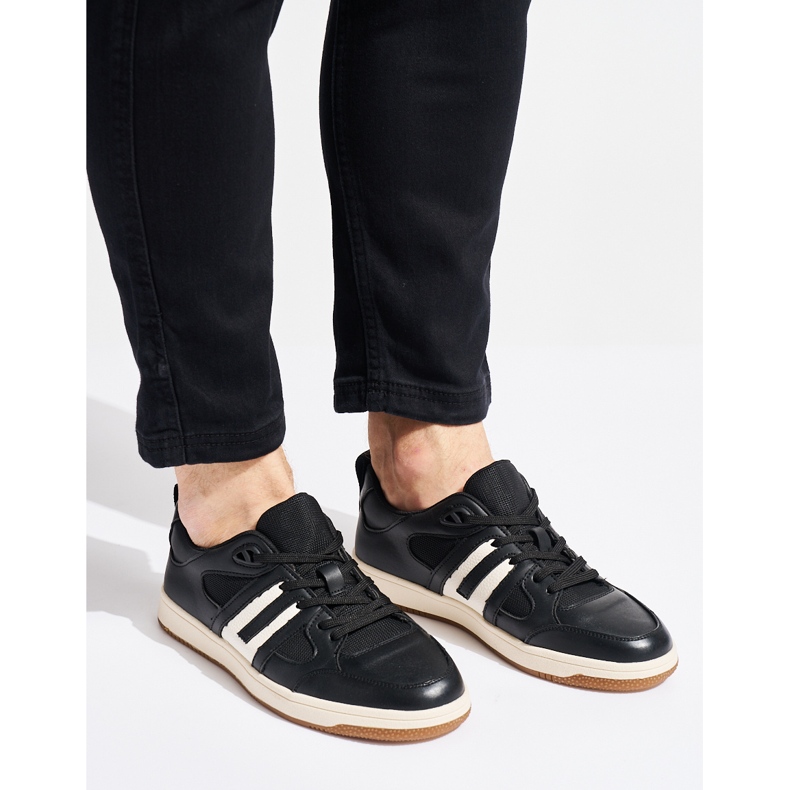 Deportivas negras fabricadas en piel ecológica. negro 1