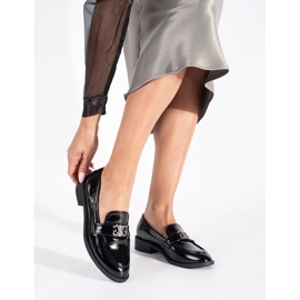 Mocasines clásicos de mujer charol negro. 3