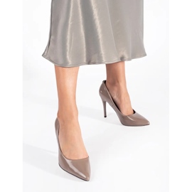 Stilettos de charol beige para mujer 2