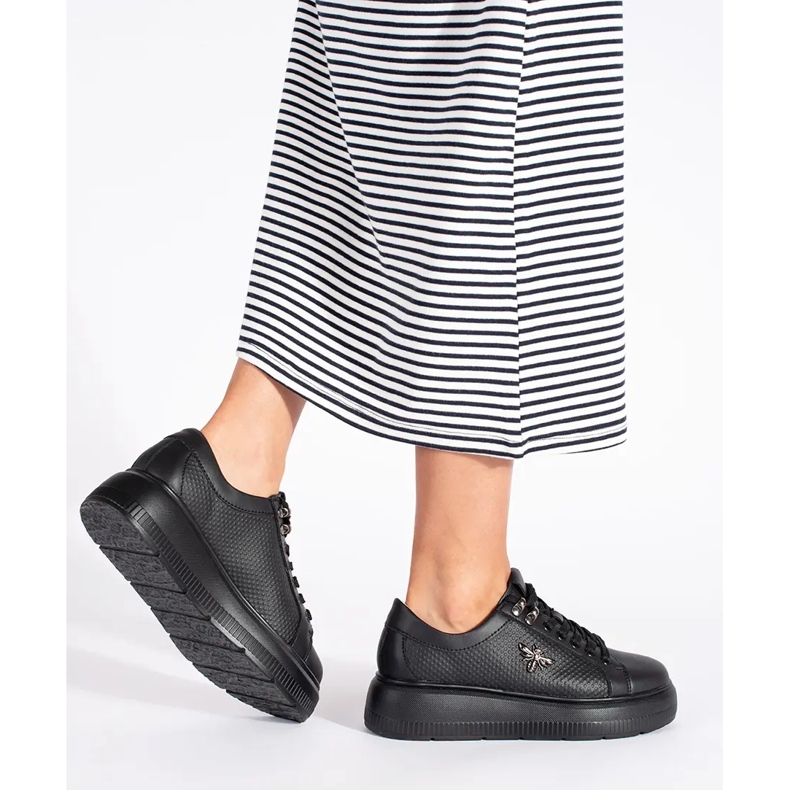 Zapatillas de piel con plataforma negra. blanco 2