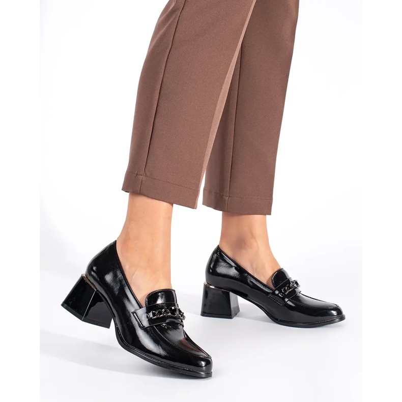 Zapatos negros de tacón para mujer. 1