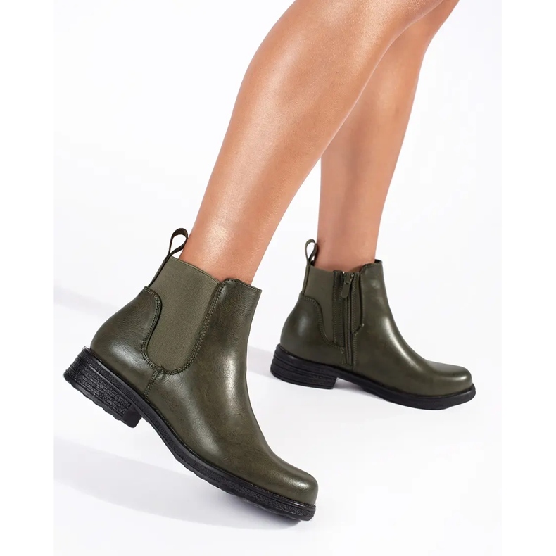 Botas Chelsea de mujer verdes con tacón bajo. 2