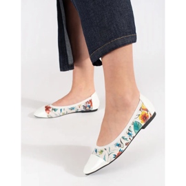 Goodin Bailarinas florales con puntera charol blanco 1