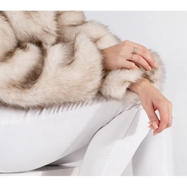 Botas de nieve blancas de mujer con pelo y suela gruesa. blanco 2 Botas de nieve blancas de mujer con pelo y suela gruesa. blanco 2