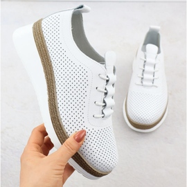 Zapatos de cuero para mujeres para cuñas blancas perforadas T.Sokolski W25-203 blanco 1