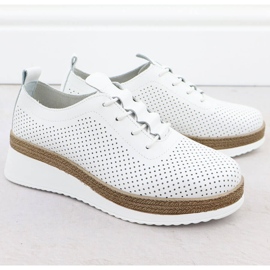 Zapatos de cuero para mujeres para cuñas blancas perforadas T.Sokolski W25-203 blanco 2