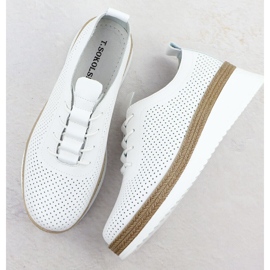 Zapatos de cuero para mujeres para cuñas blancas perforadas T.Sokolski W25-203 blanco 3