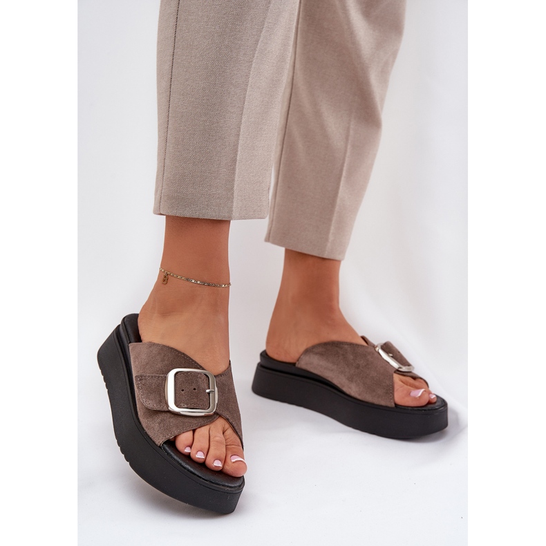 Flip fallas de gamuza para mujeres con una hebilla en la plataforma Zazoo 3019 Brown marrón 2 Flip fallas de gamuza para mujeres con una hebilla en la plataforma Zazoo 3019 Brown marrón 2