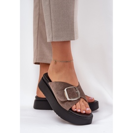 Flip fallas de gamuza para mujeres con una hebilla en la plataforma Zazoo 3019 Brown marrón 3