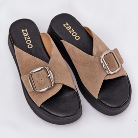 Flip fallas de gamuza para mujeres con una hebilla en la plataforma Zazoo 3019 beige 8