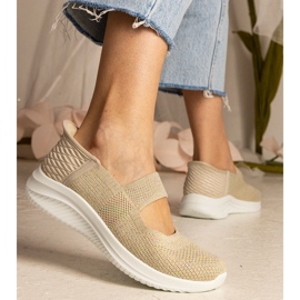 Zapatillas beige para mujeres en una suela prensada 5