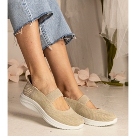 Zapatillas beige para mujeres en una suela prensada 2