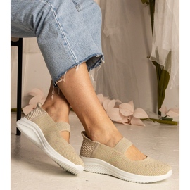 Zapatillas beige para mujeres en una suela prensada 3
